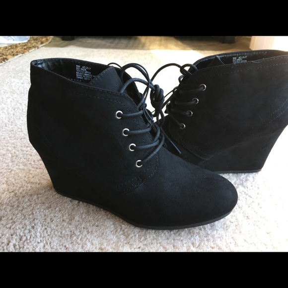 Arizona memory foam black booties! - Picture 2 of 8